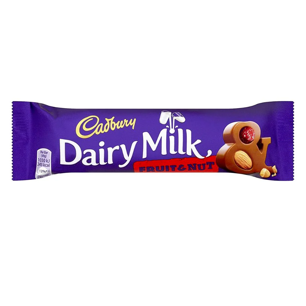 Cadbury Dairy Milk Fruit&Nut, barretta di cioccolato con uvetta e mandorle da 49g