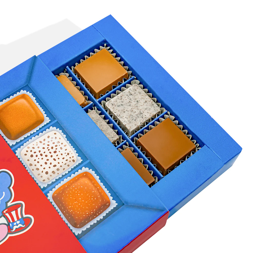 Choco Love Box, scatola da 12 cioccolatini misti ripieni di burro di arachidi, toffee e cookies & cream da 130g - Image 3