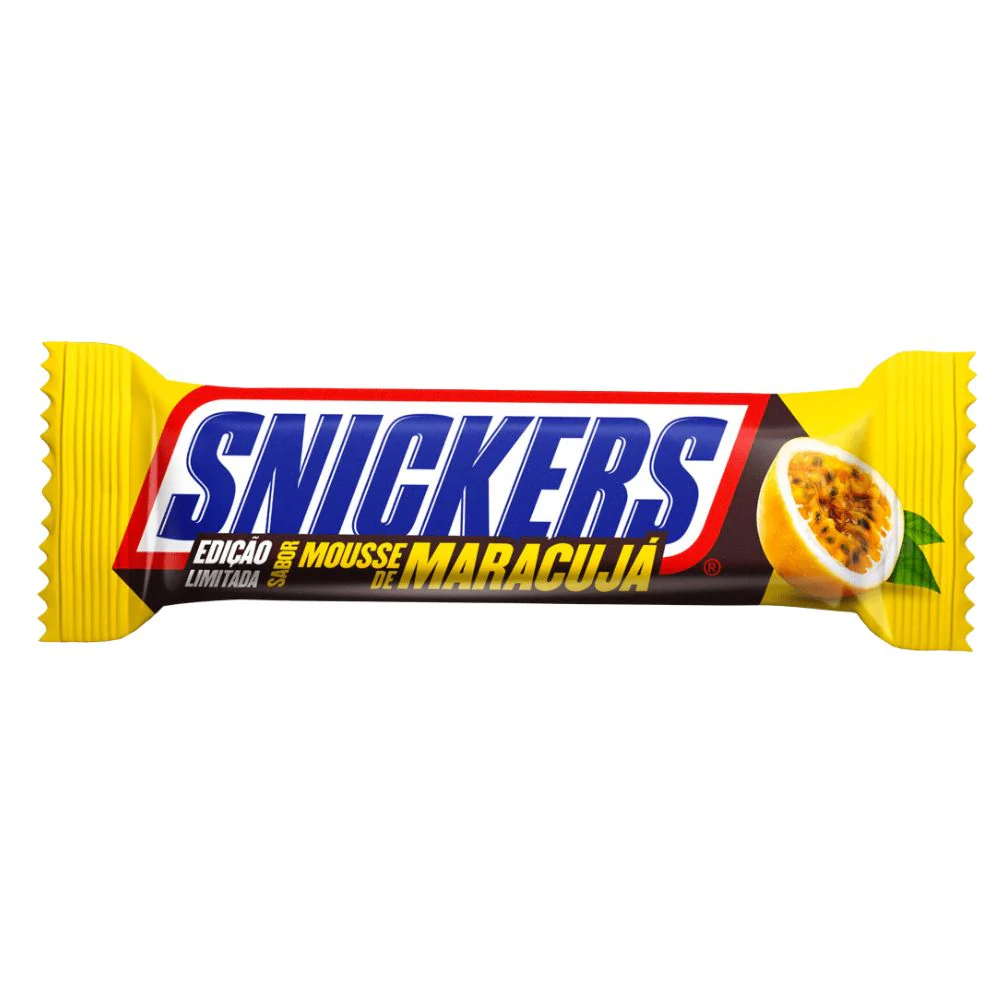 Snickers Passion Fruit, barretta ricoperta di cioccolato ripiena di caramello, arachidi e crema al gusto di passion fruit 42g