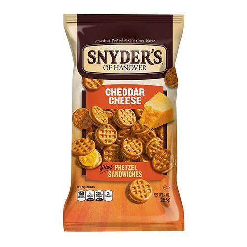 Snyder's Pretzel Sandwiches Cheddar Cheese, pretzel ripieni di crema al formaggio da 60g